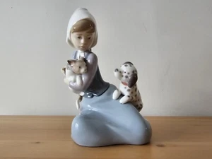 Lladro Little Friskies Retired Figurine #5032 Girl with Cat and Dog - Picture 1 of 8
