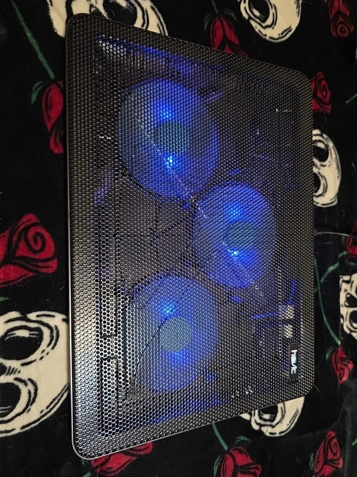 Almohadilla de enfriamiento para portátil HAVIT HV-F2056 15,6 pulgadas-17 pulgadas 3 ventiladores USB - negra Foto 1 de 1