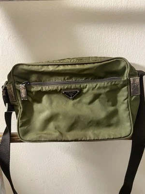 Bolso Bandolera Prada Descolorido Verde Nylon Cuero Marrón Mal Estado Foto 1 de 4
