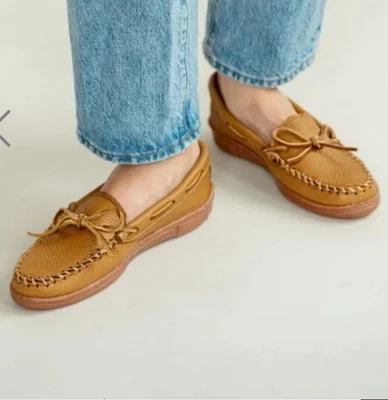 Minnetonka Moosehide Classic Moccasins 7.5 Leather Loafers Tan Womens NEW - Image 1 of 4