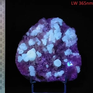 Calcite UV reactive & phosphorescent long & short wave self-standing 0.47kg - Bild 1 von 11