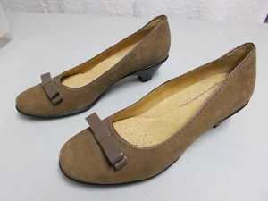 SOFTSPOTS Women's SANTESSA Taupe Grey Suede Bow Pumps Shoes Size 8 M - Picture 1 of 12