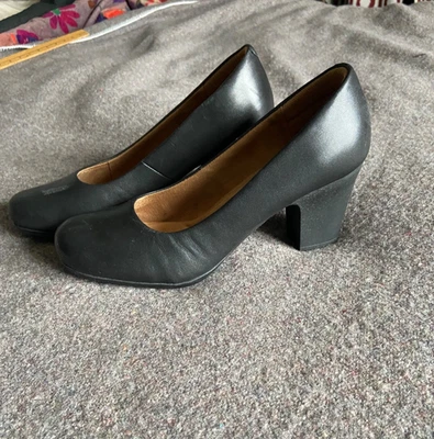 Comfortiva Amora Leather Pump Pillow Top Comfort Dress Shoes Black Size 10 WIDE - Image 1 of 4