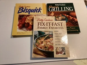 Betty Crocker’s cookbook lot: Bisquick 2000,Gr.Grilling, 1997, Fix It Fast 1996 - Foto 1 di 19