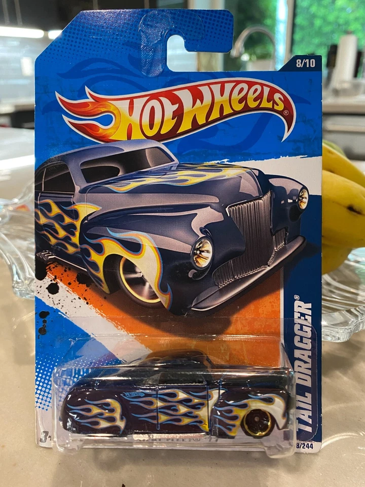 2011 Hot Wheels #98 Heat Fleet 8/10 TAIL DRAGGER Variante Blu Con Mozzi Neri MC5 - Immagine 1 di 1