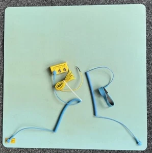 Antistatic ESD Matte 59.5 x 59.5cm + Anschlusskabel + Armband - Bild 1 von 1