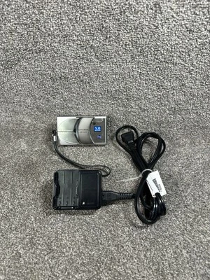 Minolta Dimage G530 5.0MP Digital Camera With Charger, Silver - Tested - Image 1 of 4