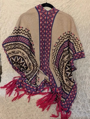 Poncho suéter Anthropologie tomate voador tamanho P franja boho hippie mandala - Imagem 1 de 4