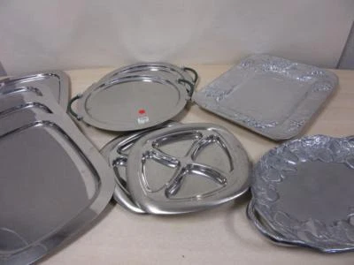 10 bandejas para servir surtidas tampón de toallas de acero inoxidable y metal fundido con uvas manzanas Foto 1 de 4