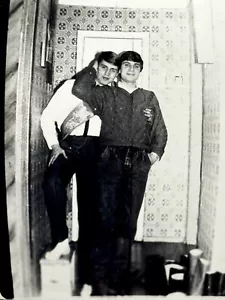 1980s VTG Snapshot Photo Two Young Handsome Men Hugging AFFECTIONATE GUY Gay int - Picture 1 of 9