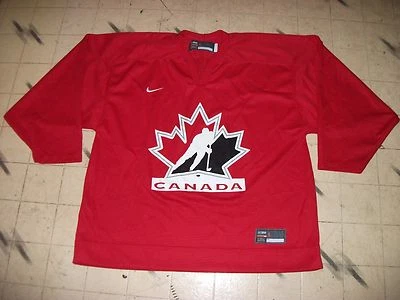 TEAM CANADA HOCKEY JERSEY SIZE 54 GREAT SHAPE BAUER NIKE  MODERN STYLE - Image 1 of 4