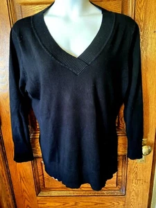 LINDA MATTHEWS Woman Black Rayon Stretch, V-Neck, Side Slit Tunic SWEATER, Sz 1X - Picture 1 of 6