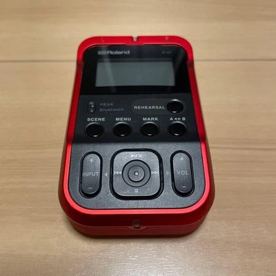 Roland R-07 Portable Stereo Audio Recorder High Resolution PCM Music - Image 1 of 4