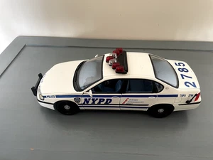 1/18 Scale Chevrolet Impala NYPD Police Car by Maisto - Picture 1 of 5