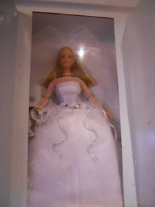 AVON BLUSHING BRIDE BARBIE Special Edition Caucasion Blonde 2003 - Bild 1 von 2