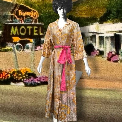 Vestido de anfitriona acolchado vintage años 60 faja rosa bata de salón estampado psicodélico Foto 1 de 4