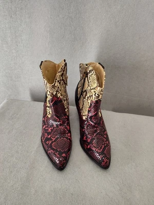 JustFab Nicolina Mujer Botas 8 Estampado Serpiente Western Tobillo Tacón Bloque Zapatos Foto 1 de 4