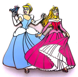 2009 - Prendedor comercial Disney - Princesa Cenicienta y la Bella Durmiente Aurora - Imagen 1 de 2