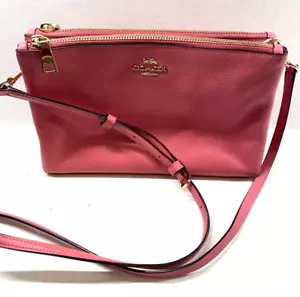 Coach Lyla Double Zip Pebble Leather Crossbody Clutch Bag Dusty Carnation Pink - Bild 1 von 8