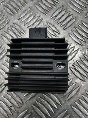 Kawasaki ER6 F 2015 voltage regulator rectifier 2012 - 2016 - Image 1 of 4