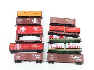 LOT of 11 HO Scale Assorted ATSF Santa Fe Boxcars, Flatcars and Trailers  - Picture 1 of 11