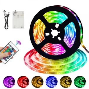 Striscia LED 2M RGB con adesivo, alimentata a batteria/USB, LED 5050, telecomand - Foto 1 di 8