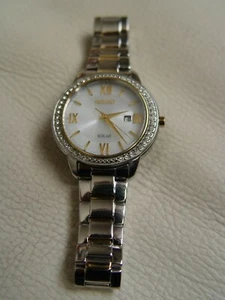 Seiko SUT246 MOP Women’s Two-Tone Crystal Accent Analog SOLAR Watch no box S/S - Picture 1 of 7