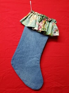 Weihnachtsstrumpf Handarbeit gefüttert 20" Blue Jeans Denim Blumen Rüschen Upcycling - Bild 1 von 8