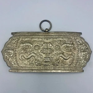 Fibbia Chuba in argento sbalzato Tibet Shigatse fine XIX sec. - Picture 1 of 2