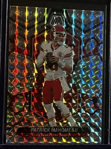 Tarjeta de mosaico Patrick Mahomes II 2024 mosaico plateado camuflaje Prizm #106 - Imagen 1 de 2