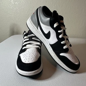 Nike Air Jordan’s Youth Größe 5 schwarz, grau und weiß mit Logo - Bild 1 von 13