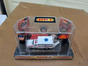 Code 3 F-350 FDNY Ambulance With Stretcher Scale 1:64 - Picture 1 of 12