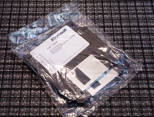 Microsoft MS-DOS Version 6.22 Plus Enhanced Tools Windows 3.5” Floppy Disc 1994 - Picture 1 of 1