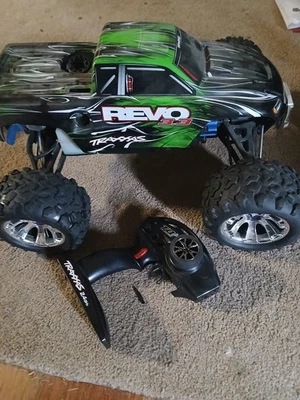 Traxxas REVO 3.3 NITRO 4WD RC Monster Truck - Image 1 of 4