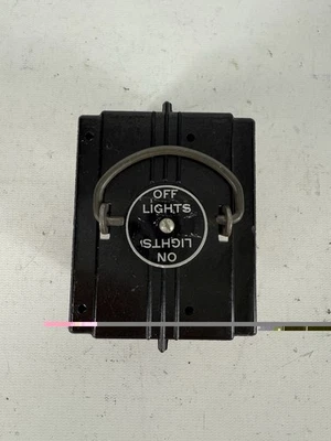 INTERRUPTOR DE RANGO AMERICANO 60 AMP PANEL DE FUSIBLES EXTRAÍBLE PORTAFUSIBLES, 240V, 60A Foto 1 de 4