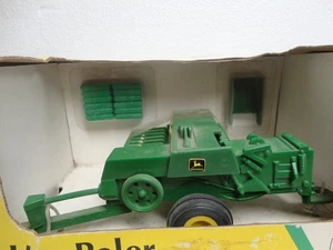 Ertl JOHN DEERE Hay Baler GREEN 1/32 scale STOCK #5639 - Picture 1 of 5