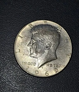 1969 D ~ Kennedy Silver Half Dollar ~ US Silver Coin - Picture 1 of 2