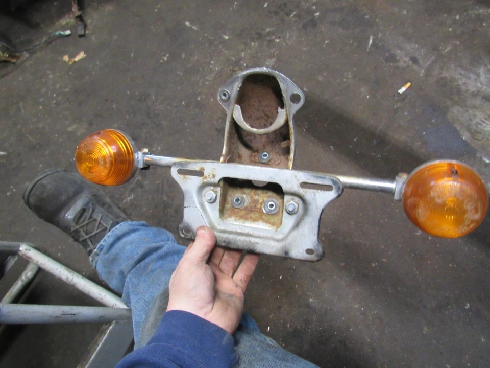 1981 honda cm400 t rear turn signal blinker directional - Image 1 of 1