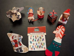 Assortment Of 8 Christmas Ornaments - Picture 1 of 15