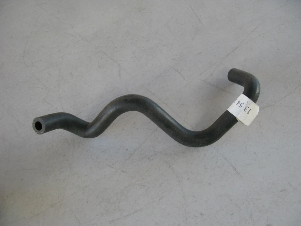 Manguera de agua BMW 118i, 740i, 328i, Z3, Z8 (2001-2014) (13541730684) Foto 1 de 1