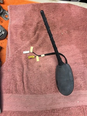 Jeep Renegade 2015-2018 antena montada en techo negro 2 conectores OEM 16 17 Foto 1 de 3