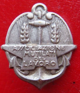 ANTIGUA ITALIA Associazione Mutilati Del Lavoro LORIOLI MILANO Nº 121 Insignia - Imagen 1 de 19