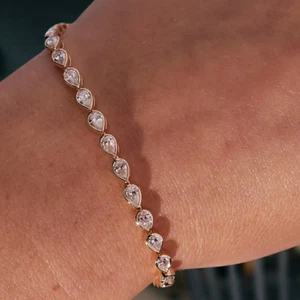 4.30 CT F/VS1 Pear Cut Lab Grown Diamond Tennis Bracelet 14k Yellow Gold - Picture 1 of 8