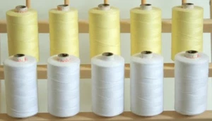 LARGE WHITE & CREAM 3PLY 1000M QUILTING SEWING THREAD - Picture 1 of 1