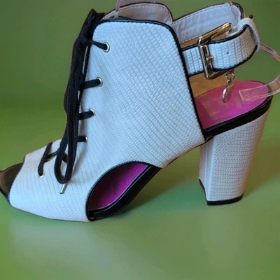 Juicy Couture Mujer Tostado/Negro Tacones Cuero Serpiente Repujado Peeptoe Dije Talla 10M Foto 1 de 4