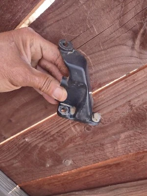 1982-1987 Jaguar xj6  6 Cyl  Throttle Cable Bracket retainer holder eac1635  - Image 1 of 4