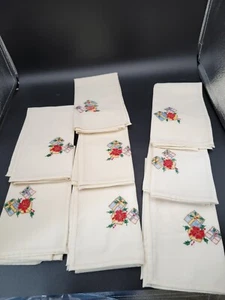 Embroidered Chirstmas Cloth Napkins (8) Off White Christmas Packages - Picture 1 of 4