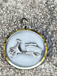 MEDAGLIA LAMBRETTA CLUB NAPOLI TROFEO MARIO ARGENTO 25 APRILE 1966 OLD MEDAL - Foto 1 di 2