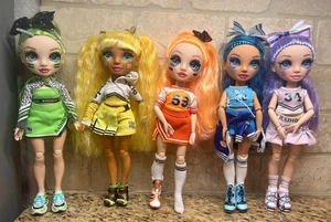 Rainbow High CHEERLEADER PUPPE POPPY SUNNY SKYLER JADE JÄGER VIOLETT SET 5 - Bild 1 von 14