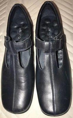 CUNAS PARA CAMINAR Correa en T plana baja de cuero negro Mary Janes - Talla 8N. Usado en excelente estado Foto 1 de 4